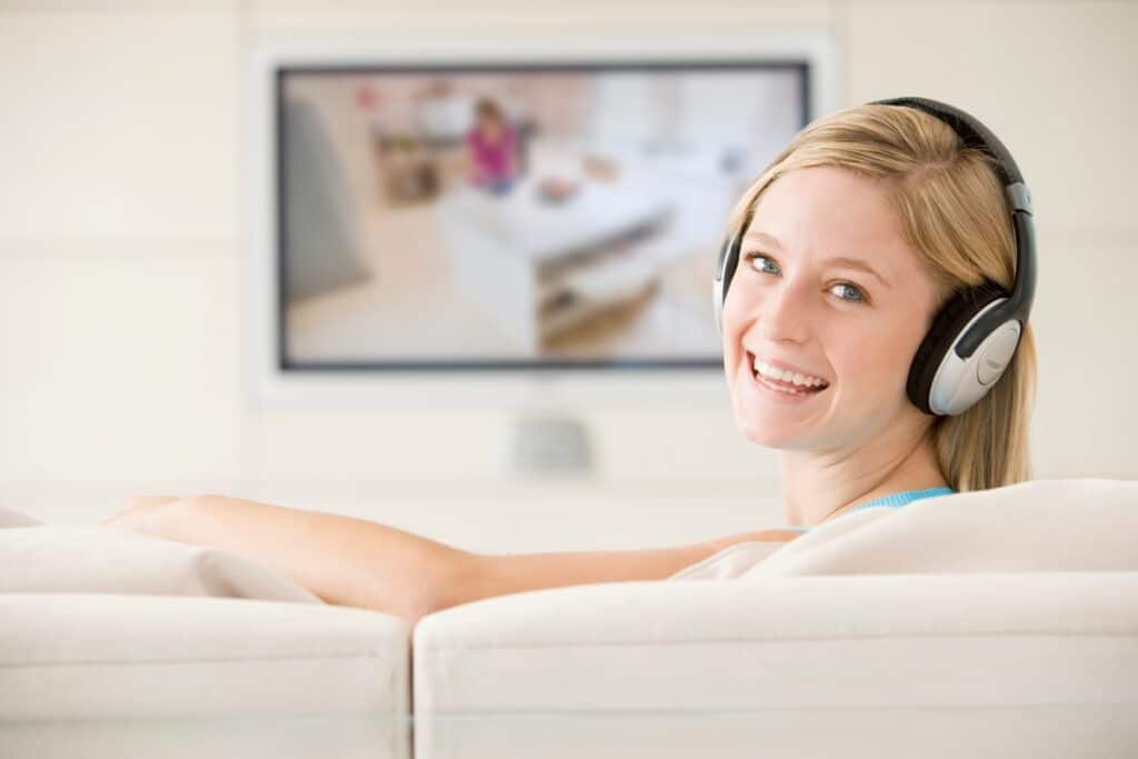 Connect headphones to TV via HDMI
